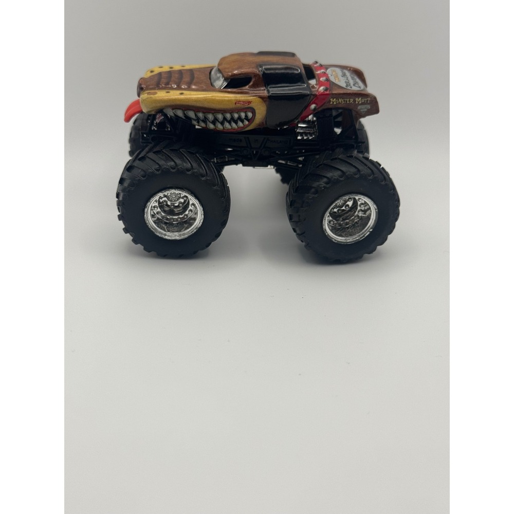 Hot Wheels Monster Jam‎ Monster Mutt 1:64 Diecast 2010 Freestyle Champion Truck